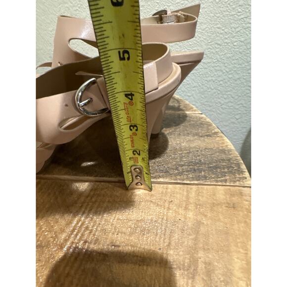 Naturalizer Heels - Picture 4 of 8